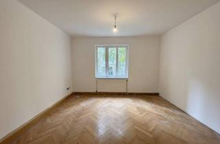 Wohnung kaufen in Josefstädter Straße, 1080 Wien, Für Bastler - Renovierunsbedürftige Wohnung inklusive 2 Balkone in toller Lage!