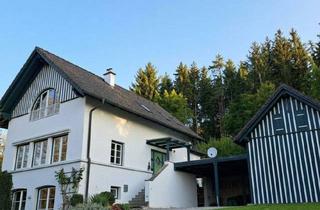 Villen zu kaufen in Am Schlosserberg, 4863 Seewalchen am Attersee, Seewalchen am Attersee: Exklusives Wohnjuwel mit Vielseitigem Arbeitsbereich, Weinkeller & Doppelcarport in Begehrter Attersee-Lage