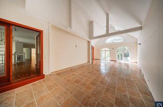 Villen zu kaufen in 2371 Hinterbrühl, Villa am Waldrand mit sonnigem Traumgarten in der Hinterbrühl- über 4000 m² Bauland