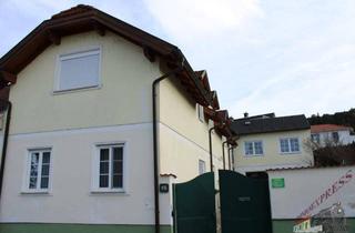 Haus kaufen in 2452 Mannersdorf am Leithagebirge, Sehr gut gelegenes Zweifamilienhaus in Mannersdorf zum Teil im Innenbereich bei 1 Wohneinheit sanierungsbedürftig