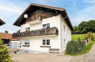 Haus kaufen in 5241 Maria Schmolln, Teilsaniertes ländliches Anwesen mit 2 Wohneinheiten in Traumlage / Garagen / Nebengebäude / Grünland.
