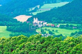 Grundstück zu kaufen in 2571 Nöstach, Atemberaubend schöne Landschaft - Südlage - ebener Baugrund 1569qm plus 548qm Grünland insgesamt 2.117qm - kein Bauzwang !!! Nähe Alland nur 20 Minuten nach Wien!!!