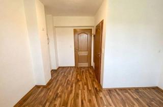 Wohnung kaufen in 4400 Steyr, Gepflegtes Mini-Apartment mit Badezimmer in Zentraler Lage - Zimmer 10! Nähe Bmw, Skf