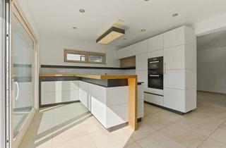 Einfamilienhaus kaufen in Weingartenallee, 1220 Wien, Exklusives Wohnen direkt am Golfplatz - Gehobenes Einfamilienhaus - Keller, Pool, Teich & PV-Anlage