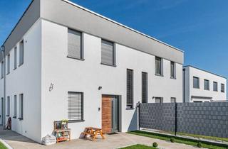 Doppelhaushälfte kaufen in Internorm, 4063 Hörsching, Neuwertige Doppelhaushälfte mit Pool, 3 Stellplätzen und hochwertiger Ausstattung