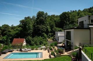 Villen zu kaufen in 3400 Klosterneuburg, Elevated Living: Villa mit Salzwasserpool, Aufzug & Herrlichem Ausblick