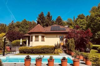Einfamilienhaus kaufen in 4111 Walding, Wohnen in Walding: Bungalow mit Pool, PV Anlage und Wärmepumpe auf Großzügigem Grundstück