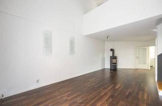 Reihenhaus kaufen in 1220 Wien, Reihenhaus mit Garten, Dachterrasse & viel Potenzial in 1220 Wien (Essling / Breitenlee)