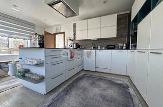 Haus kaufen in 3943 Schrems, Großzügiges Zweifamilienhaus Garten, Balkon & 4 Stellplätzen – Top Preis!