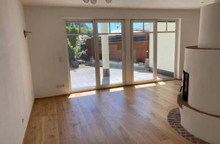 Wohnung kaufen in Glockmühlstrasse, 5023 Salzburg, Wohnen am Heuberg - Charmante Gartenwohnung mit Terrasse, Kamin & 2 Stellplätzen