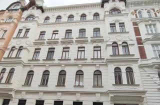 Wohnung kaufen in Bandgasse, 1070 Wien, Freundliche, sanierungsbedürftige Altbauwohnung mit Potenzial in Hofruhelage mitten im 7.