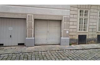 Garagen kaufen in 1080 Wien, Große Garagenbox mit ebener Zufahrt und WC im Herzen des 8. Bezirks im Roten Hof