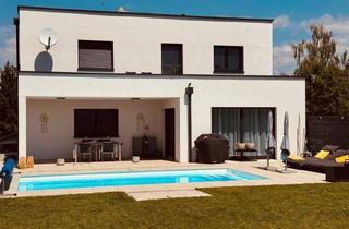 Einfamilienhaus kaufen in 4111 Walding, Walding: Neuwertiges Einfamilienhaus mit Pool, Großem Grundstück und Hochwertiger Ausstattung