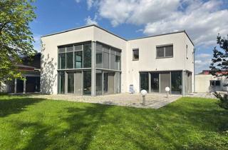 Villen zu kaufen in 4501 Neuhofen an der Krems, Kubische Architektenvilla mit Bürotrakt & parkähnlichem Grundstück