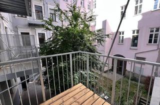 Wohnung kaufen in Praterstern, 1020 Wien, Altbau-Flair Modern Interpretiert: Vollsanierte 2 Zimmer Wohnung mit Hofseitigem Balkon