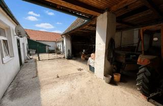 Bauernhäuser zu kaufen in 2070 Mitterretzbach, Sanierungsbedürftiges Bauernhaus, mit alten Stallungen und einem offenen Stadl, am Dorfplatz!