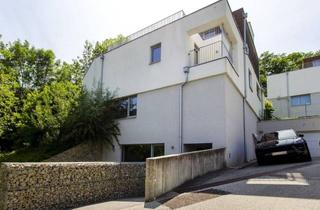 Villen zu kaufen in 2371 Hinterbrühl, Ruhelage im südlichen Speckgürtel - Moderne Villa mit eigenem Aufzug und Pool