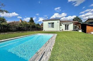 Haus kaufen in 2231 Strasshof an der Nordbahn, BUNGALOW mit Pool I Ausbaupotential I Klimaanlage I ~696m² Grundstück I Ruhelage