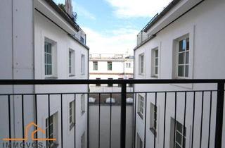 Wohnung kaufen in 1070 Wien, Nächst Bernhardgasse: 4 Zimmer-Altbauwohnung mit Loggia-Balkon in Biedermeiergebäude mit barrierefrei erreichbarem Lift