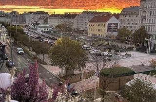 Wohnung kaufen in Linke Wienzeile, 1060 Wien, The Essence Of Vienna - Exklusives Altbaujuwel am Naschmarkt - 167 m² Zeitlose Eleganz, Blick auf Wiens Neuen Naschpark