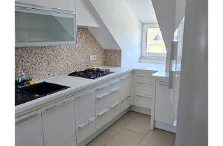 Wohnung kaufen in 2320 Schwechat, 4-Zimmer-Familienwohnung mit Hof-Stellplatz in Schwechat