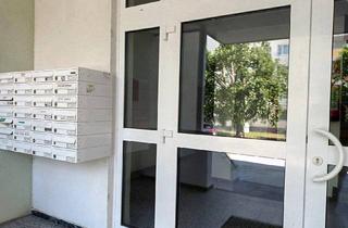 Wohnung kaufen in 3512 Mautern an der Donau, Sanierungsbedürftige Eigentumswohnung im 2.Liftstock mit Göttweigblick in angenehmer Grünlage!