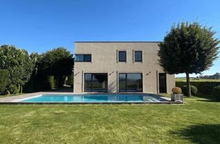 Villen zu kaufen in 5163 Palting, 10 Minuten zum Mattsee - Exklusive Designvilla in unverbaubarer Grünlage mit Pool und Panoramablick