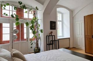 Wohnung kaufen in 1020 Wien, Historischer Altbau in Bestlage mit Idyllischem Gemeinschaftsgarten