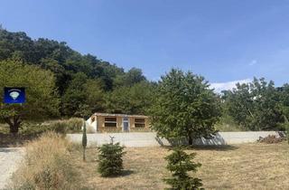 Grundstück zu kaufen in 7212 Forchtenstein, PREISREDUKTION ! Wunderbares Baugrundstück in bester Lage in Forchtenstein mit herrlichem Ausblick. Das Grundstück verfügt bereits über eine fertige Bodenplatte für ein 170m² großes Haus sowie alle erforderlichen Stützmauern uns Anschlüsse.-10077