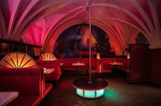 Gewerbeimmobilie mieten in 4400 Steyr, Konzessioniertes Etablissement | Gebäude 1477 | Kreuzgewölbe-Bar | 11 Zimmer | Sofort betriebsbereit | Steyr, OÖ