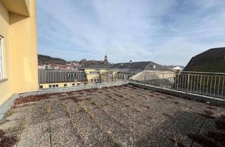 Wohnung kaufen in 4840 Vöcklabruck, Leistbare Terrassenwohnung über den Dächern der Stadt mit Fernblick, XL-Loggia, XL -Terrasse, Aufzug, TG-Platz & barrierefrei in 1A Lage Stadtplatz / Vöcklabruck