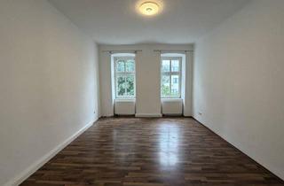Wohnung kaufen in Römergasse, 1160 Wien, Großes Sanierungspotenzial & 9 m² Balkonoption | Charmante 2-Zimmer-Altbauwohnung