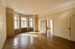 Wohnung kaufen in 1020 Wien, Sanierungsbedürftige 140 m² Altbauwohnung in begehrter Lage beim Augarten