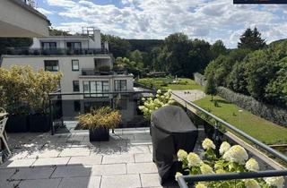 Wohnung kaufen in 3400 Klosterneuburg, Architektendesignte Luxus-Dachgeschosswohnung in privater Parkanlage mit Naturpool