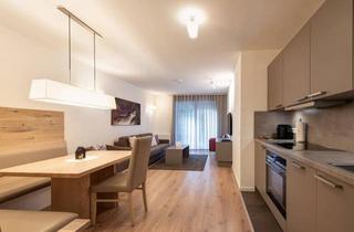 Wohnung kaufen in Anton-Rauch-Straße, 6580 Sankt Anton am Arlberg, St. Anton: Helle Alpen-Style Suite mit Sauna und sonniger Terrasse mit kleinem Gartenanteil