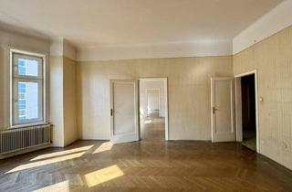 Wohnung kaufen in 1020 Wien, Sanierungsbedürftige 140 m² Altbauwohnung in begehrter Lage beim Augarten