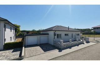 Haus kaufen in 2185 Prinzendorf an der Zaya, EINZIEHEN. WOHLFÜHLEN. LOSLEBEN. – Massivbau-Bungalow Bj. 2016 | 3 Schlafzimmer | FBH | große Terrasse | Doppelgarage | 713 m²