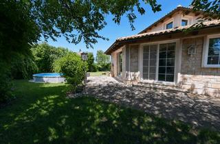 Einfamilienhaus kaufen in 5163 Singham, PALTING | Mediterraner Wohntraum mit Pool - außergewöhnlicher Bungalow in sonniger Grünlage