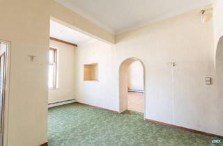 Wohnung kaufen in Simmeringer Hauptstraße, 1110 Wien, Sanierungsbedürftige Wohnung in wunderschönem Gründerzeithaus nähe U3