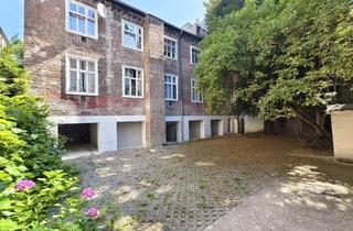 Wohnung kaufen in Boschstraße, 1190 Wien, ABSOLUTE HOFRUHELAGE - TEILUNG AUF ZWEI EINHEITEN MÖGLICH - KÜCHE & ZWEI BADEZIMMER!