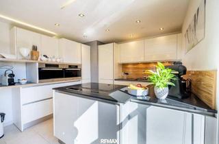 Wohnung kaufen in 5202 Neumarkt am Wallersee, Exklusives Wohnambiente mit Privatgarten in Neumarkt am Wallersee
