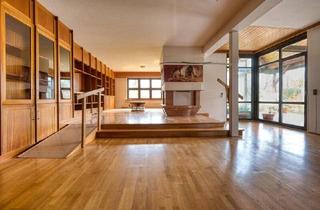 Villen zu kaufen in 4840 Vöcklabruck, Eine besondere Villa vom "Hansjörg Eiblmayr" Architekt mit einzigartigem Charakter und Potenzial