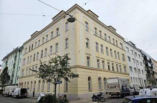 Wohnung kaufen in Küchelbeckergasse, 1150 Wien, Provisionsfreie 2-Zimmer-Altbauwohnung mit Lift und Einbauküche