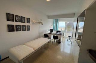 Gewerbeimmobilie kaufen in 4840 Vöcklabruck, TOP INVESTMENT! Vermietete Ordination ca. 112 m² Fläche mit sonniger Terrasse, Loggia und Fernblick, 100% barrierefrei in 1A Lage Stadtplatz / Vöcklabruck