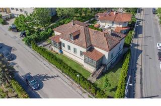 Villen zu kaufen in 2380 Perchtoldsdorf, Sanierungsbedürftige Wienerwald-Villa mit 2 Wohnungen - Grenze zu Rodaun