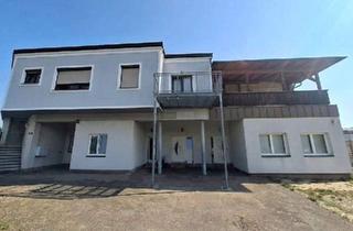 Anlageobjekt in 2020 Hollabrunn, Hollabrunn: Zinshaus in ruhiger Lage – laufende Mieterträge und attraktives Entwicklungspotenzial
