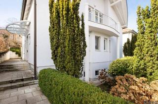 Haus kaufen in Gogolgasse, 1130 Wien, RESIDIEREN BEIM ROTEN BERG II GARAGE II SAUNA II NEUE PV-ANLAGE II 6 ZIMMER II 4 BÄDER II 54m² WOHNZIMMER MIT KAMIN II 2 TERRASSEN II BALKON II GARTEN II GROSSER KELLER