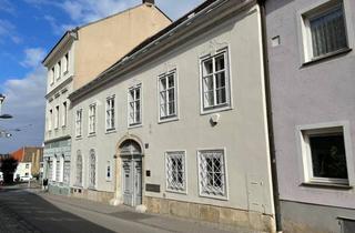 Haus kaufen in 2410 Hainburg an der Donau, Historisches Stadthaus mit Innenhof, Pool und Aufzug im Zentrum von Hainburg - provisionsfrei