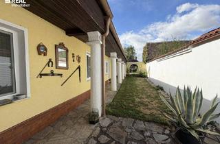 Einfamilienhaus kaufen in 2153 Stronsdorf, Weinviertler Landhaus mit Arkaden und viel Garten