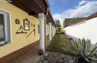 Einfamilienhaus kaufen in 2153 Stronsdorf, Weinviertler Landhaus mit Arkaden und Viel Garten